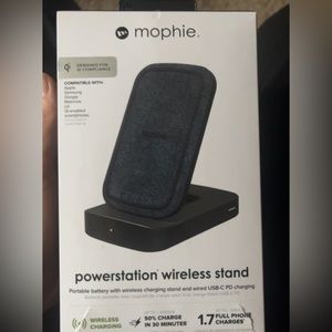 Mophie Wireless powerstation stand